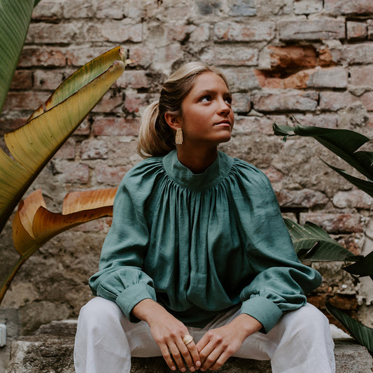 Glitter earrings with cubic zirconia.