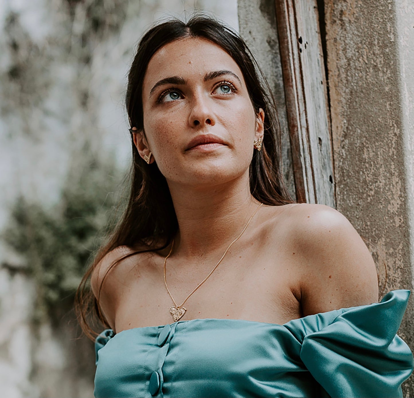 Brincos curtos coração (assimétricos)