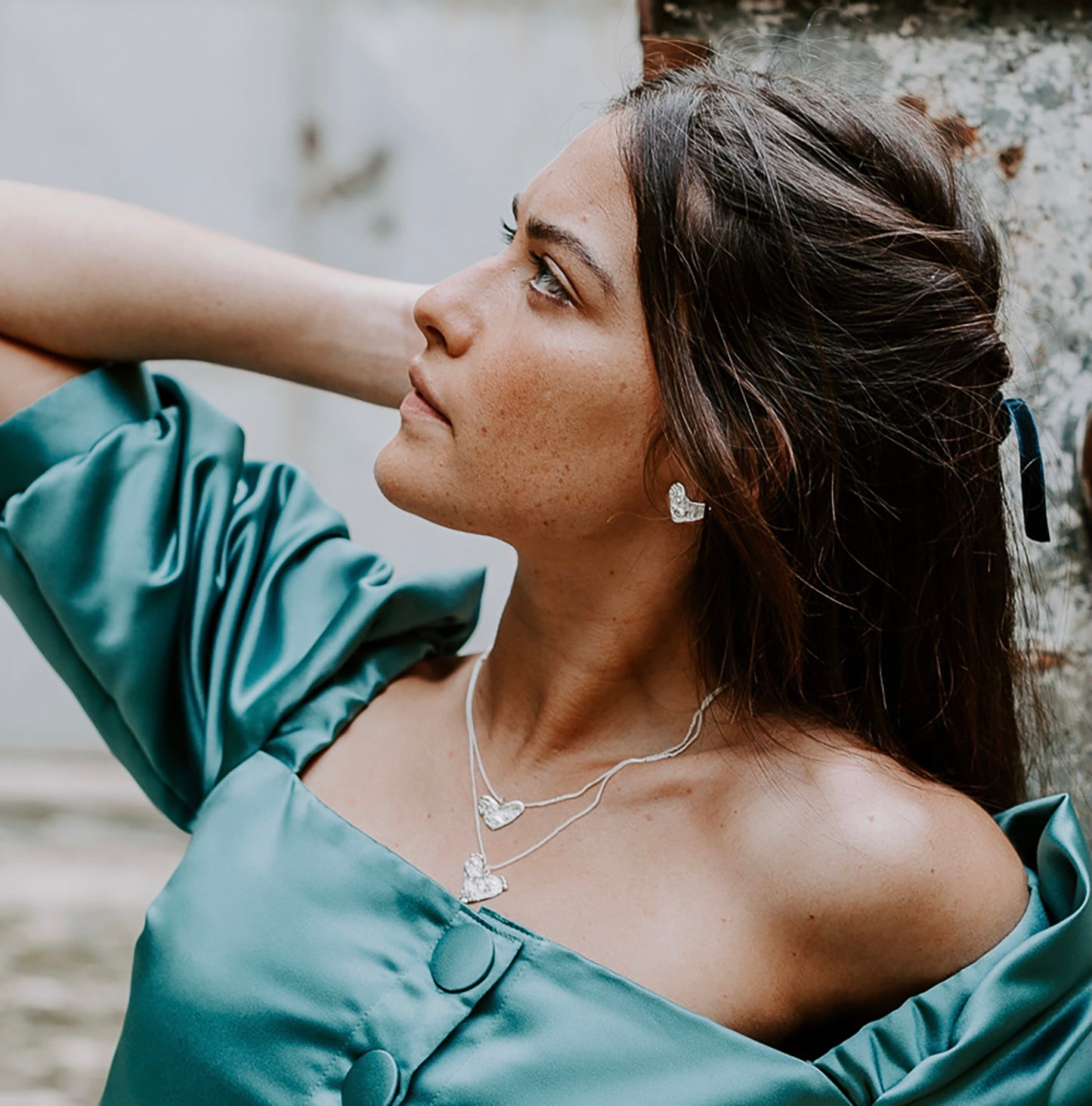 Brincos curtos coração (assimétricos)