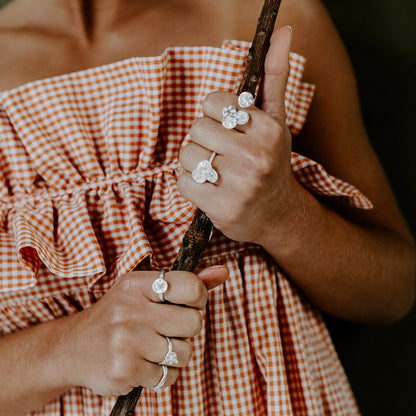 Solitaire ring embrace