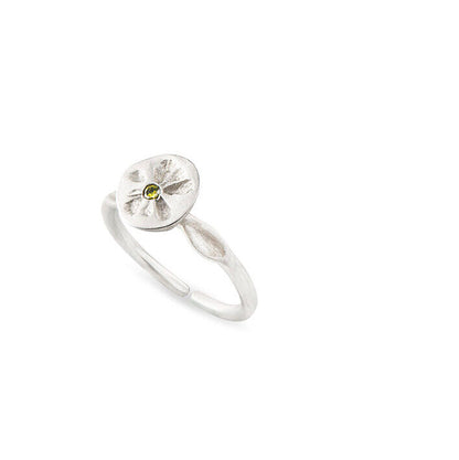 Solitaire ring embrace