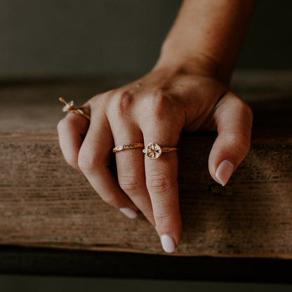 Solitaire ring embrace