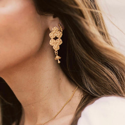 Long kiss earrings with pendant