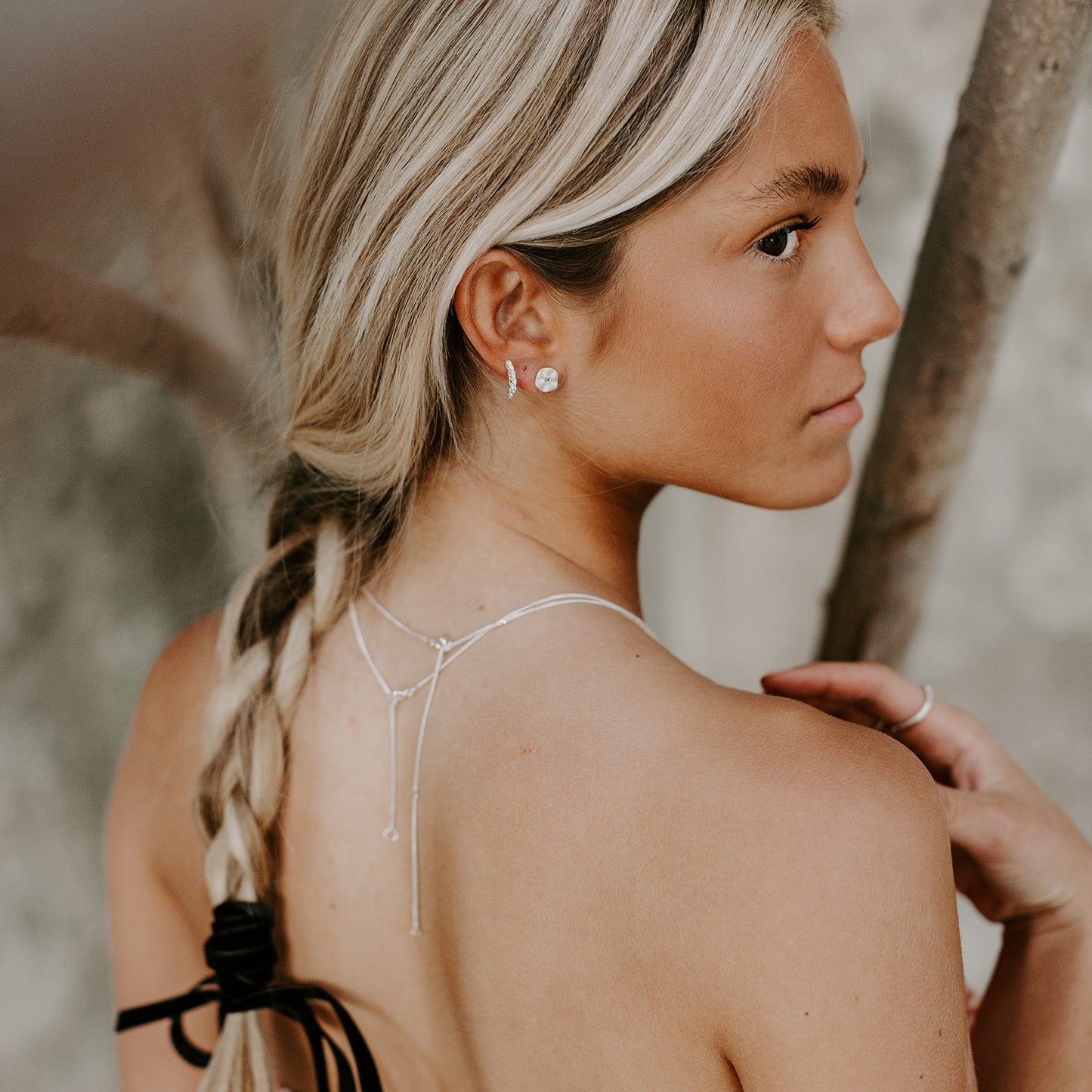 Colorful mini kiss stud earring with stone (single)