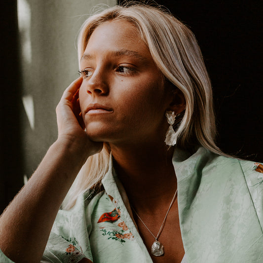 Asymmetrical earrings, Freedom