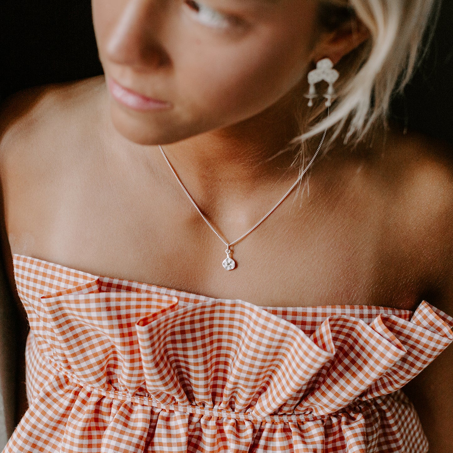 Pendente beijo colorido, com pedra