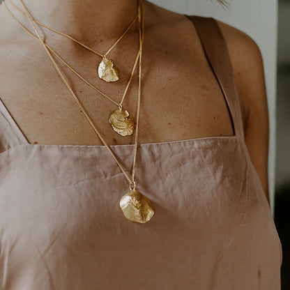 Pendente Gentileza (concha média com ramagem )