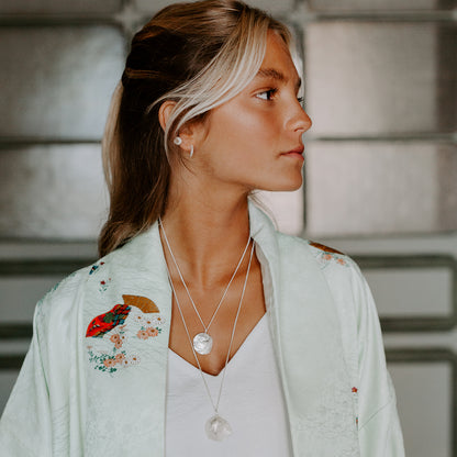 Pendente Pureza (concha redonda  com ramagem)