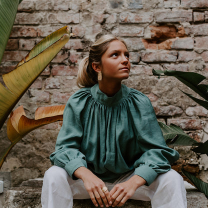 Glitter earrings with cubic zirconia.