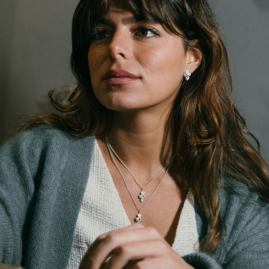 Pendente cruz com pedra