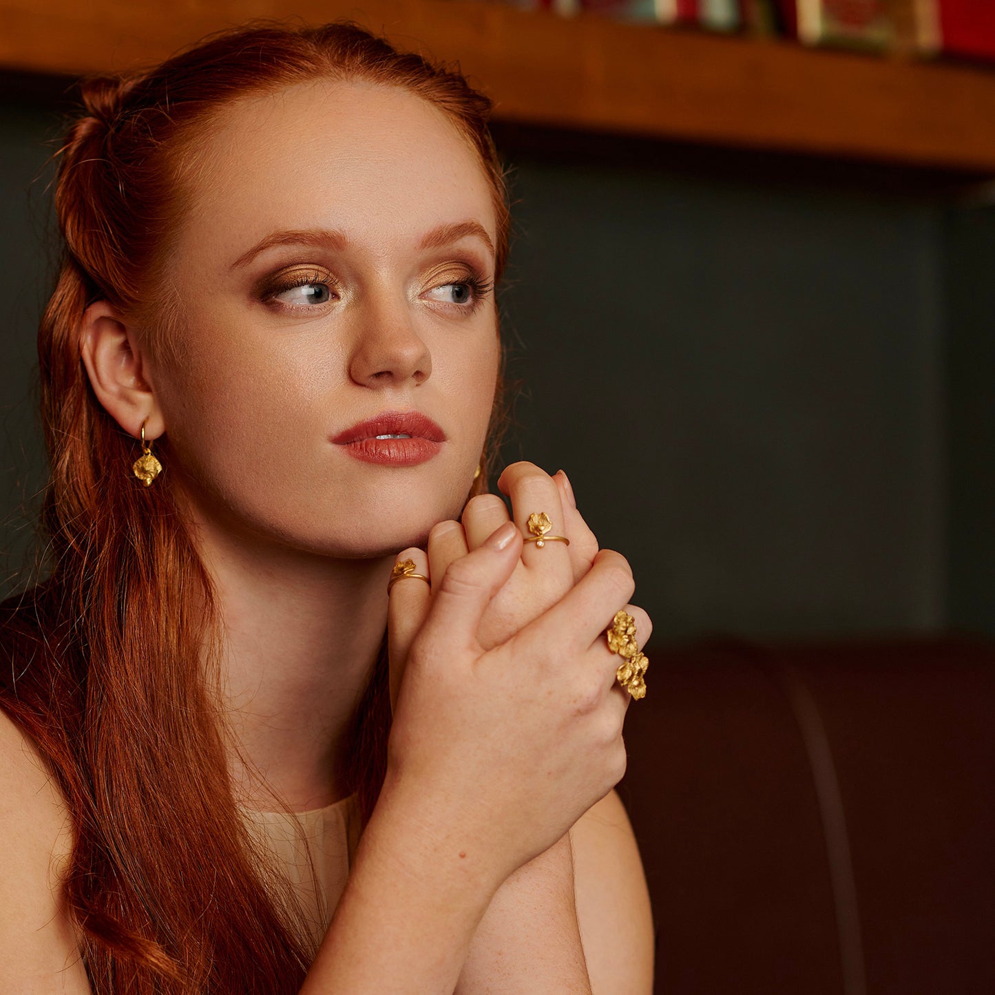 Mini hoop earring with pendant, Flora