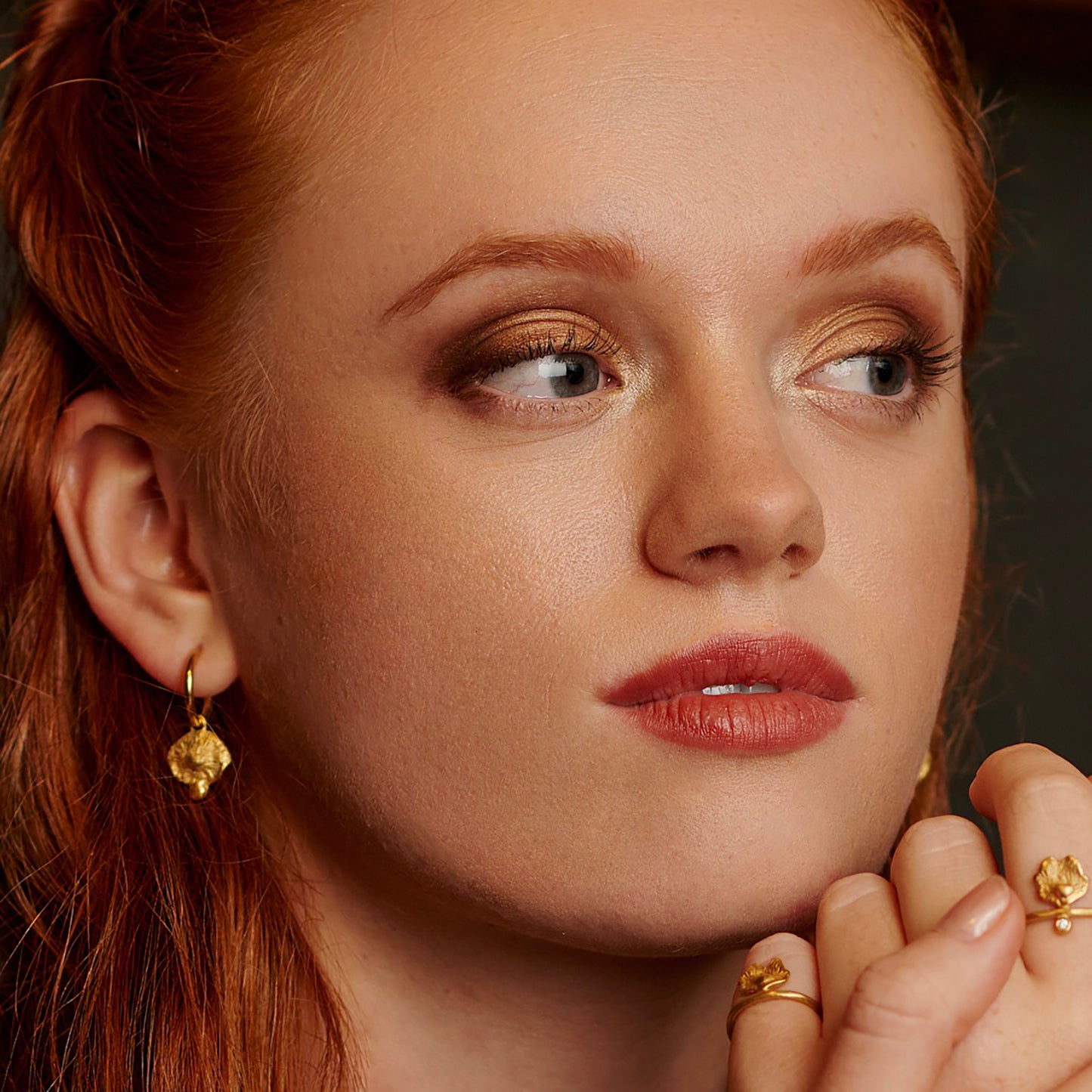 Mini hoop earring with pendant, Flora