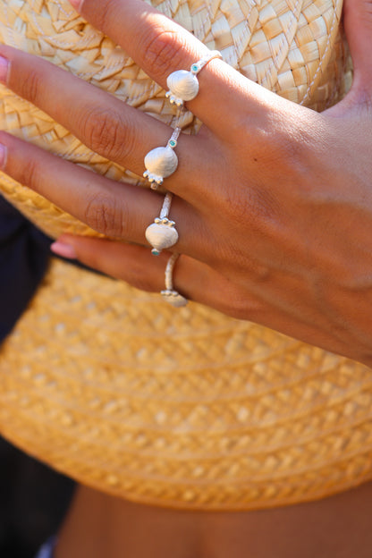 Anel fininho Praia-mar < concha c/ pedra >