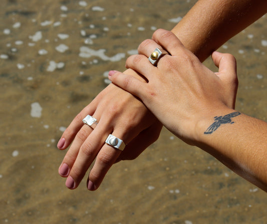 Anel tipo sinete, Memórias Felizes