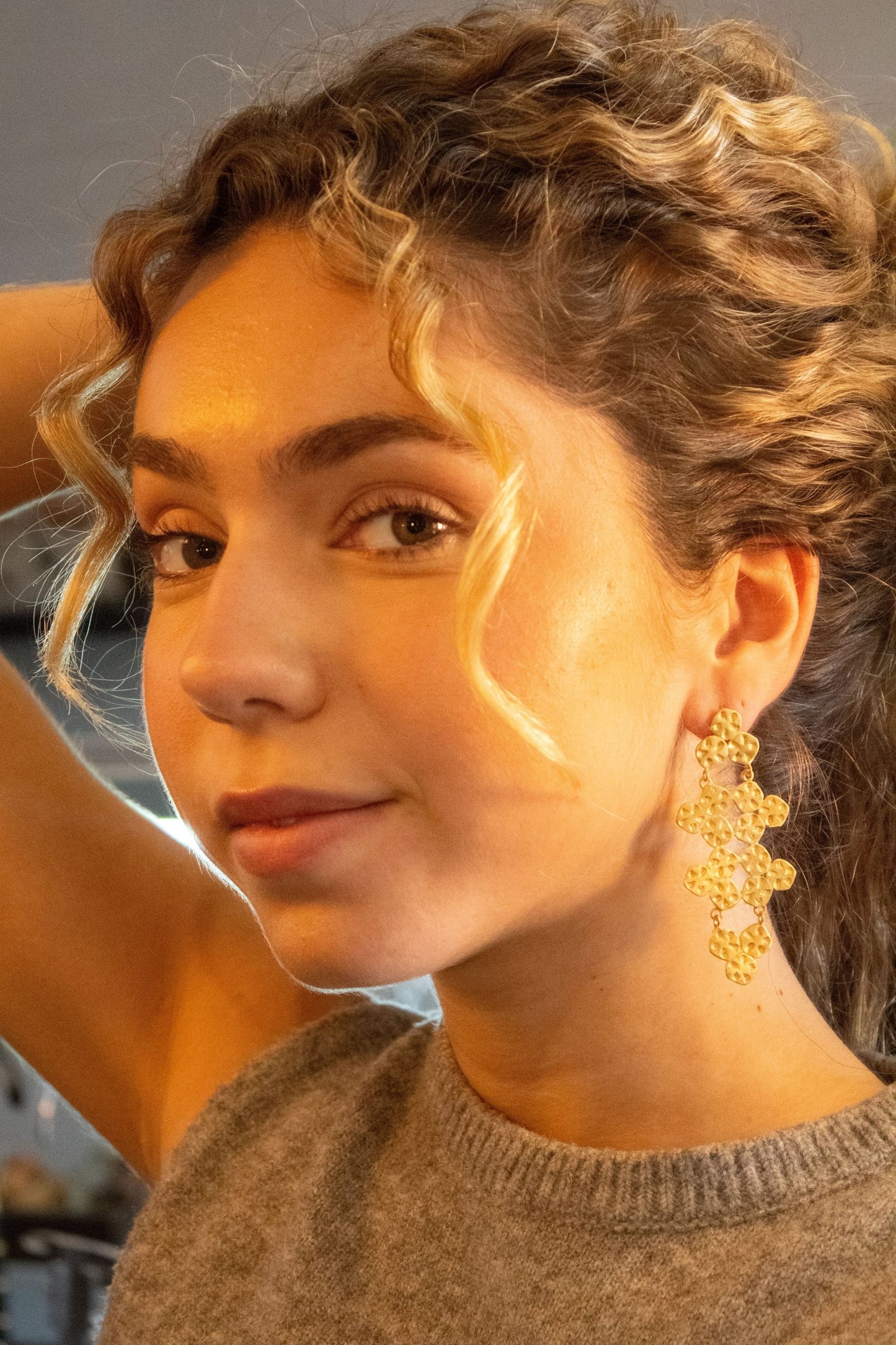 XXL long kiss earrings