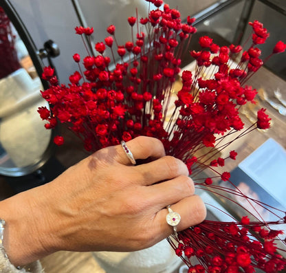 Solitaire ring embrace