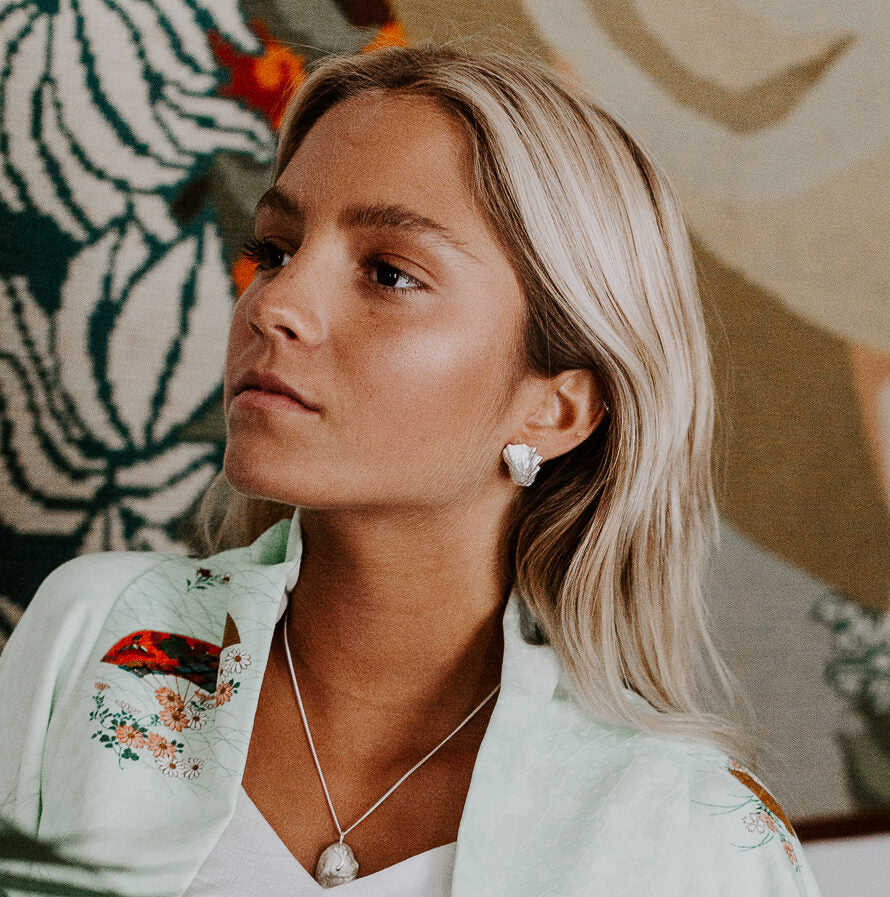 Brincos assimétricos, Liberdade