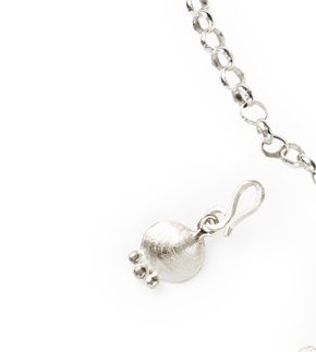 Seashell charm with nuggets