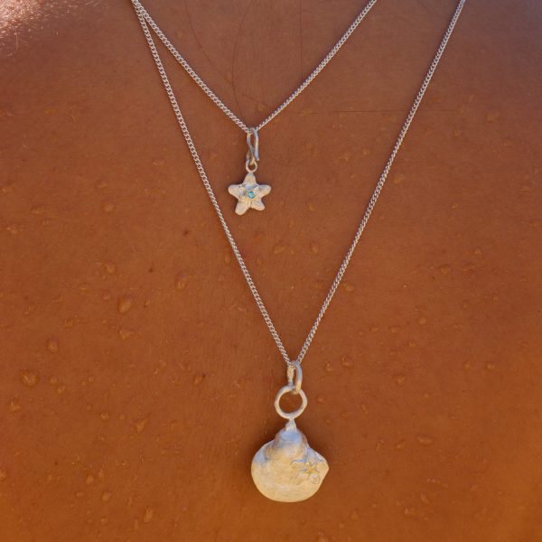 Colar longo Água no Corpo (concha madrepérola com estrela )